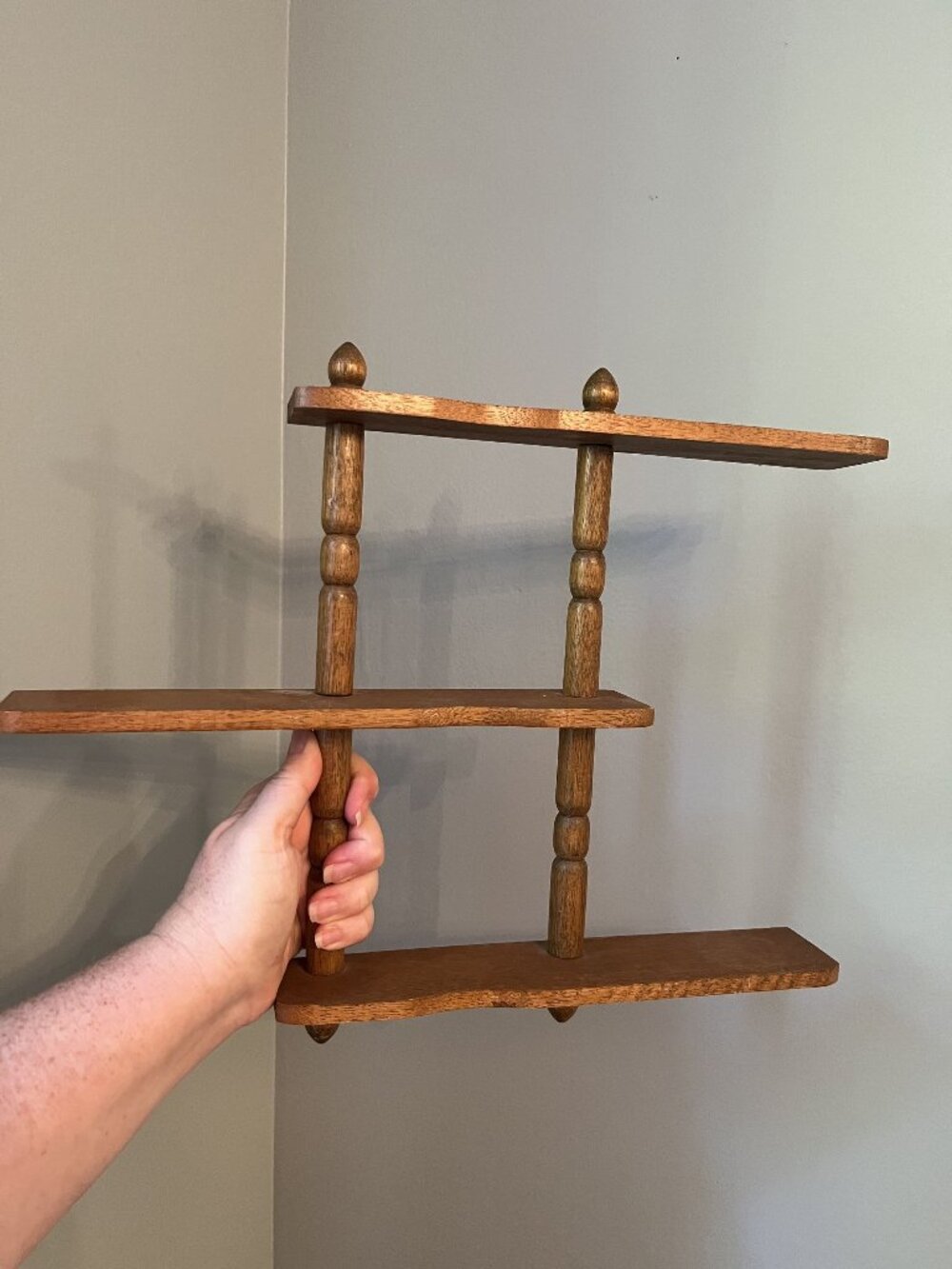 Vintage Wooden Spindle What Not Trinket Shelf With 3-Tier Design & Wall-Mountabl